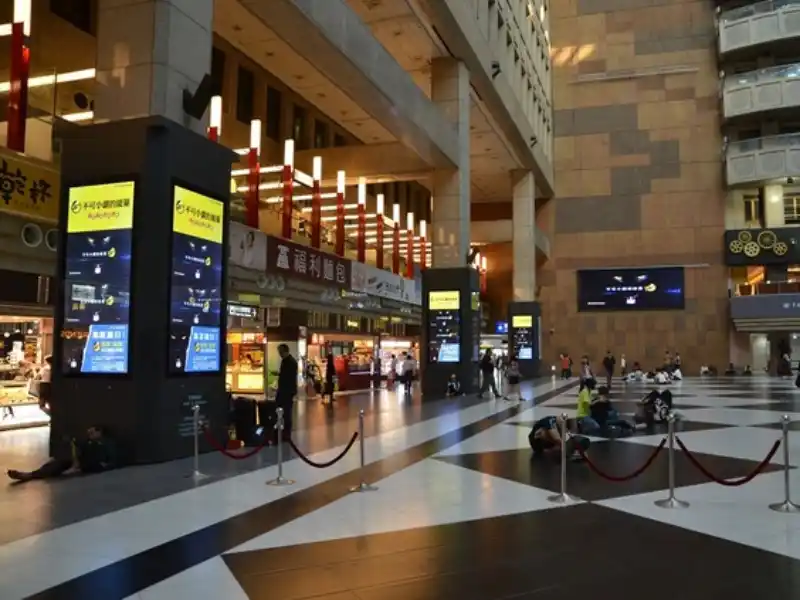 Video Wall Controller for Multi-Screen Displays